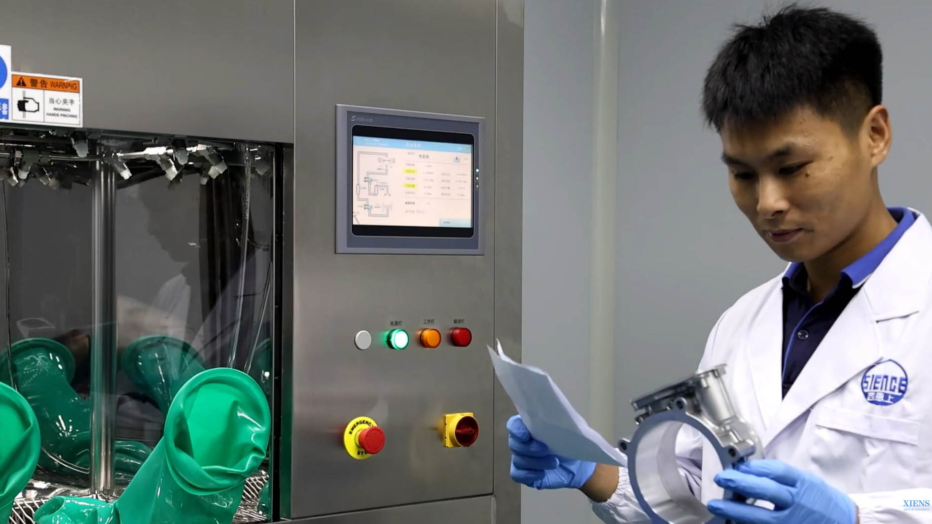 Armoire de nettoyage des composants, armoire d'extraction pour nettoyage technique, système d'extraction de particules