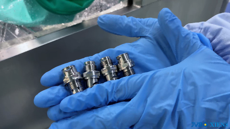 Solution de test de propreté pour les connecteurs rapides UQD de refroidissement liquide dans les serveurs d'IA